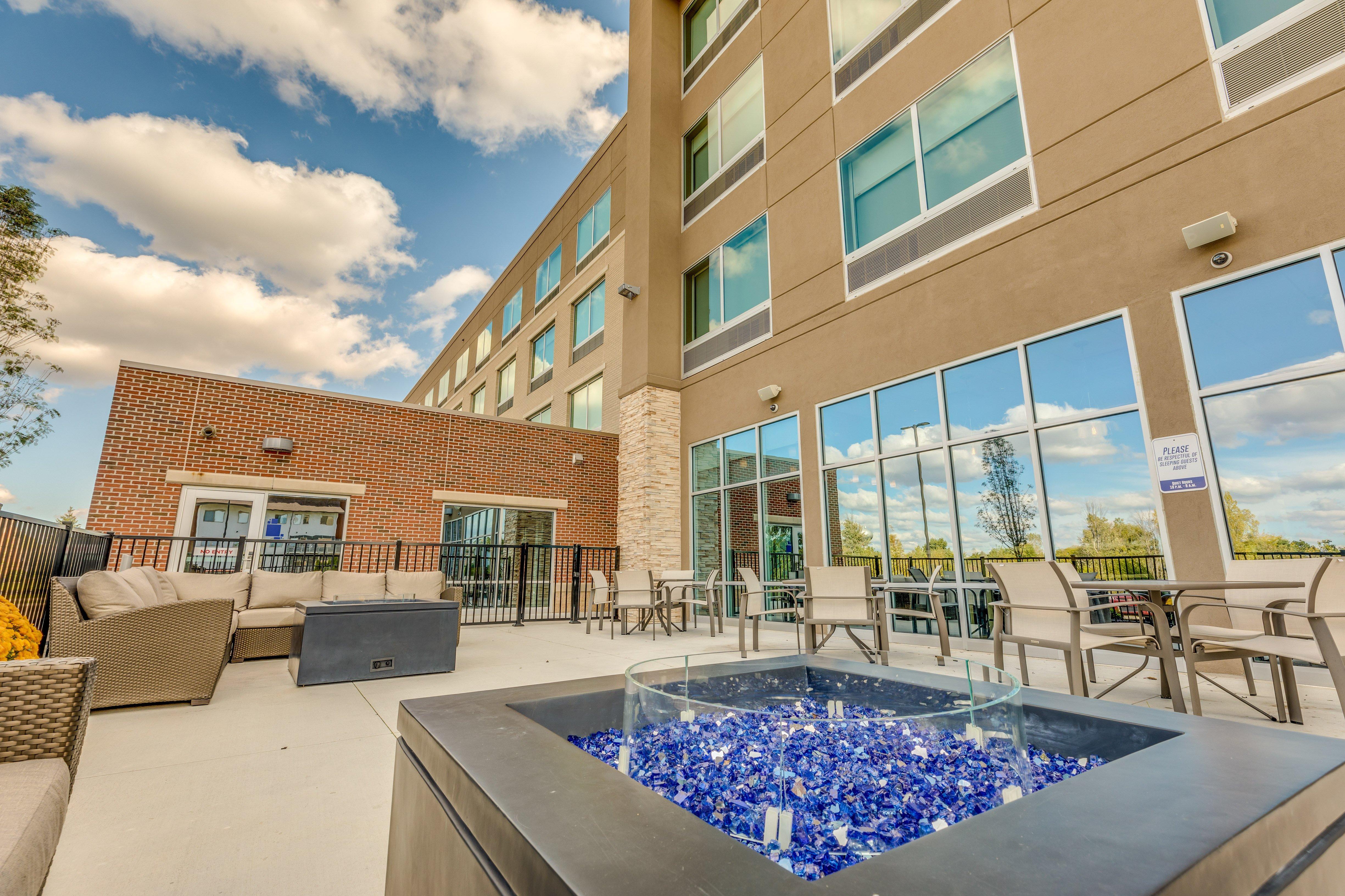 Holiday Inn Express & Suites Okemos - University Area, An Ihg Hotel Exterior photo